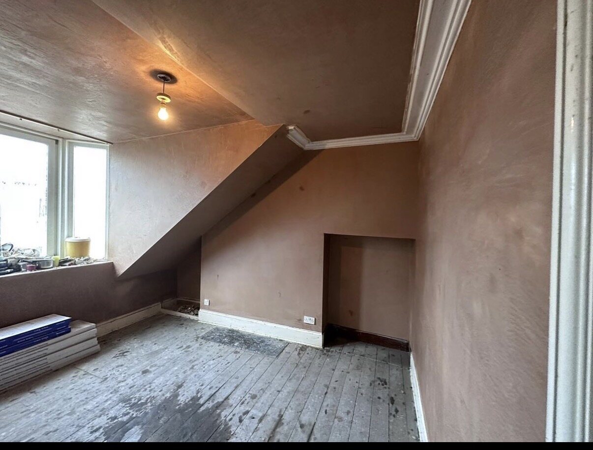 Fresh plaster walls and ceiling in a renovated room
